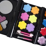 Набор детской декор. косметики Bondibon Eva Moda, CRD 34,5х18х1,5 см; косметичка прямоугольная, раскладная, с зеркальцем: тени для век с блёстками 4 оттенка (2,4г), тени для век 6 оттенков (4,2г), блеск для губ 8 оттенков (5,6г), 2 кисточки,1 аппликатор;