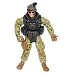 Набор "Армия" солдатик с оружием, " НАСТОЯЩИЙ БОЕЦ"  Bondibon, CRD 21,5x13x3 см, спецназовец ,форма камуфляж песочного цвета.